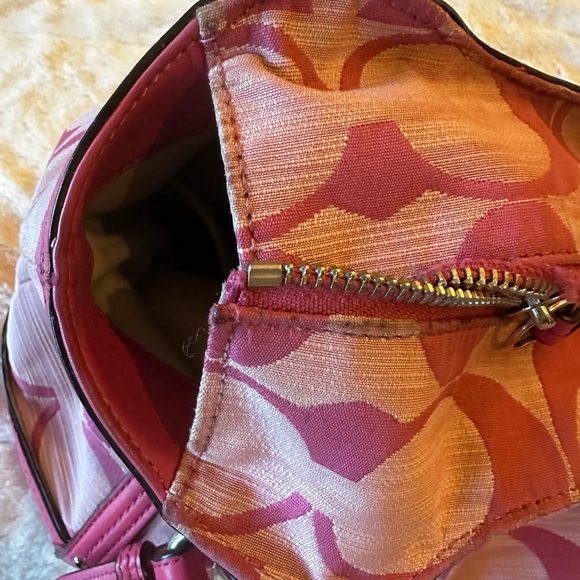COACH Pink Women's Hand Bag - Picture 14 of 15